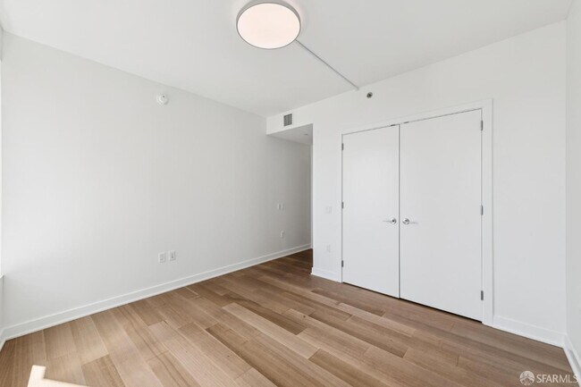 Building Photo - 280 Spear St