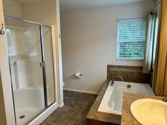 Building Photo - 3Bd/2.5Ba Covington House