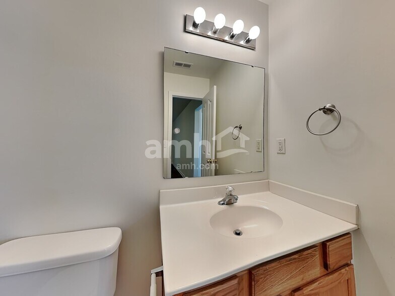 Building Photo - 201 Flanders Dr