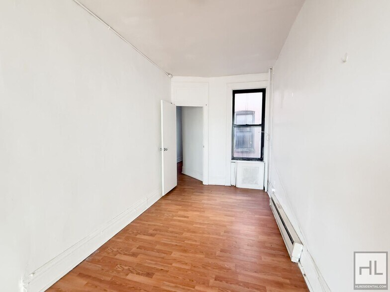 Building Photo - STARR STREET / Spacious Bushwick 2-Bed 1-Bath / Amazing Location