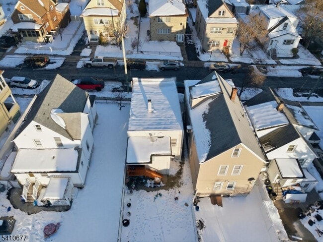 Building Photo - 245 Pierre Ave