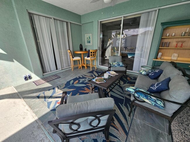 Building Photo - 2720 SE Kern Rd