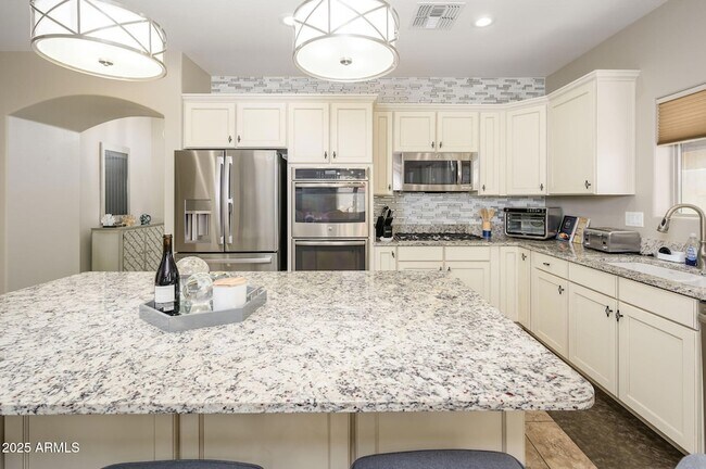 Building Photo - 6608 W Saguaro Park Ln