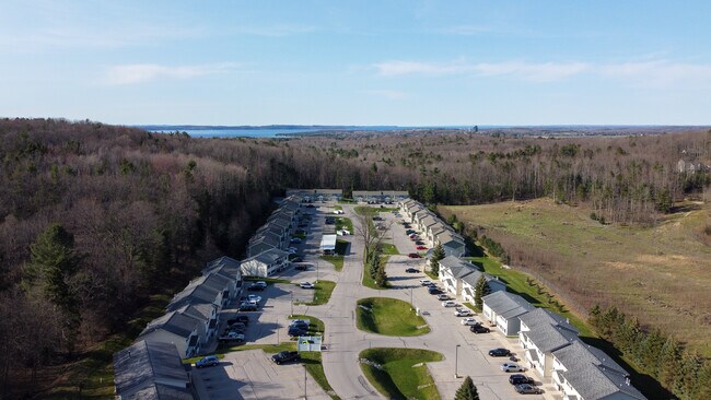Building Photo - 3797 Vale Dr