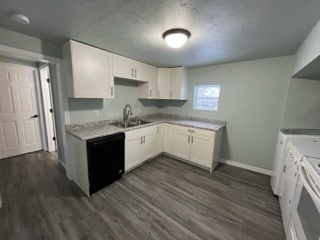 Building Photo - 605 Van Buren St
