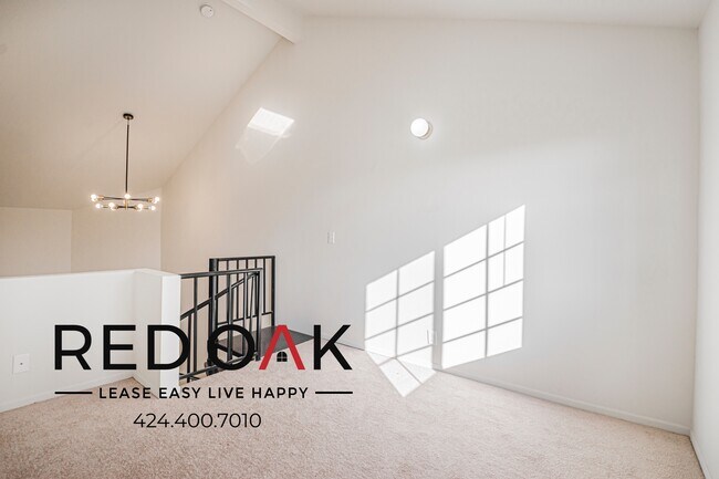 Building Photo - 4651 Cahuenga Blvd