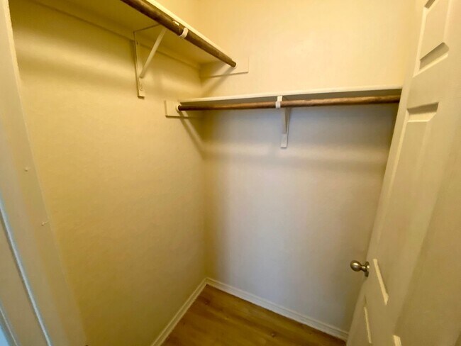 Building Photo - It's a Beauty ~ Great Location ~ 3/2.5 ~ M...