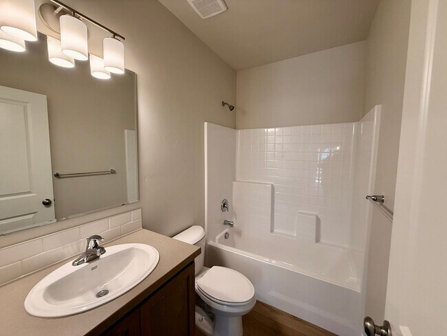 Building Photo - Brand New Home