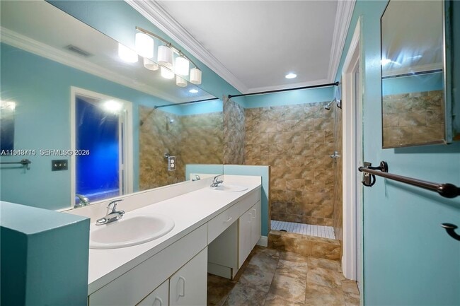 Building Photo - 12111 SW 5th Ct