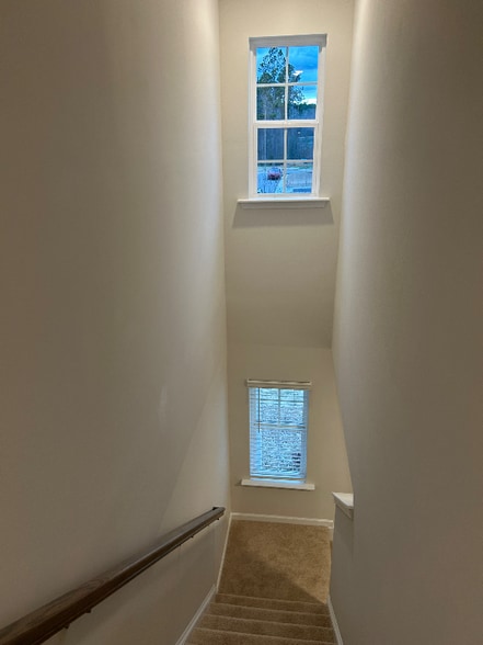 Building Photo - 84 March Crk Dr