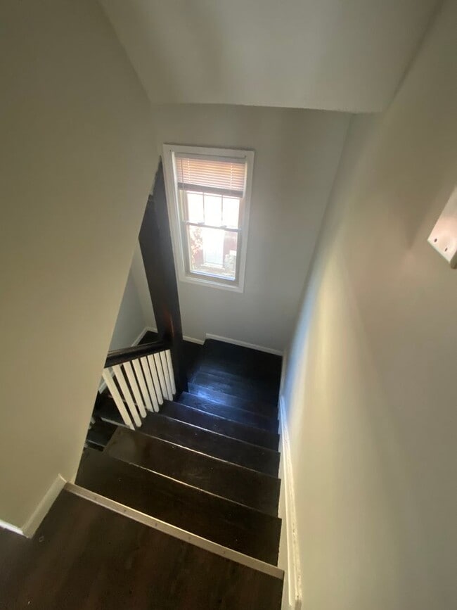 Building Photo - 158 E Northwood Ave