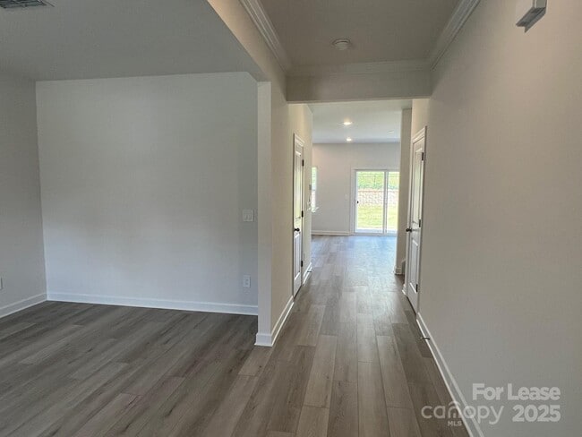 Building Photo - 2141 Sunflower Cir