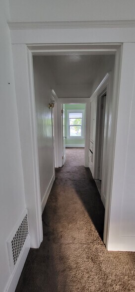 Building Photo - 281 Crestwood Ave