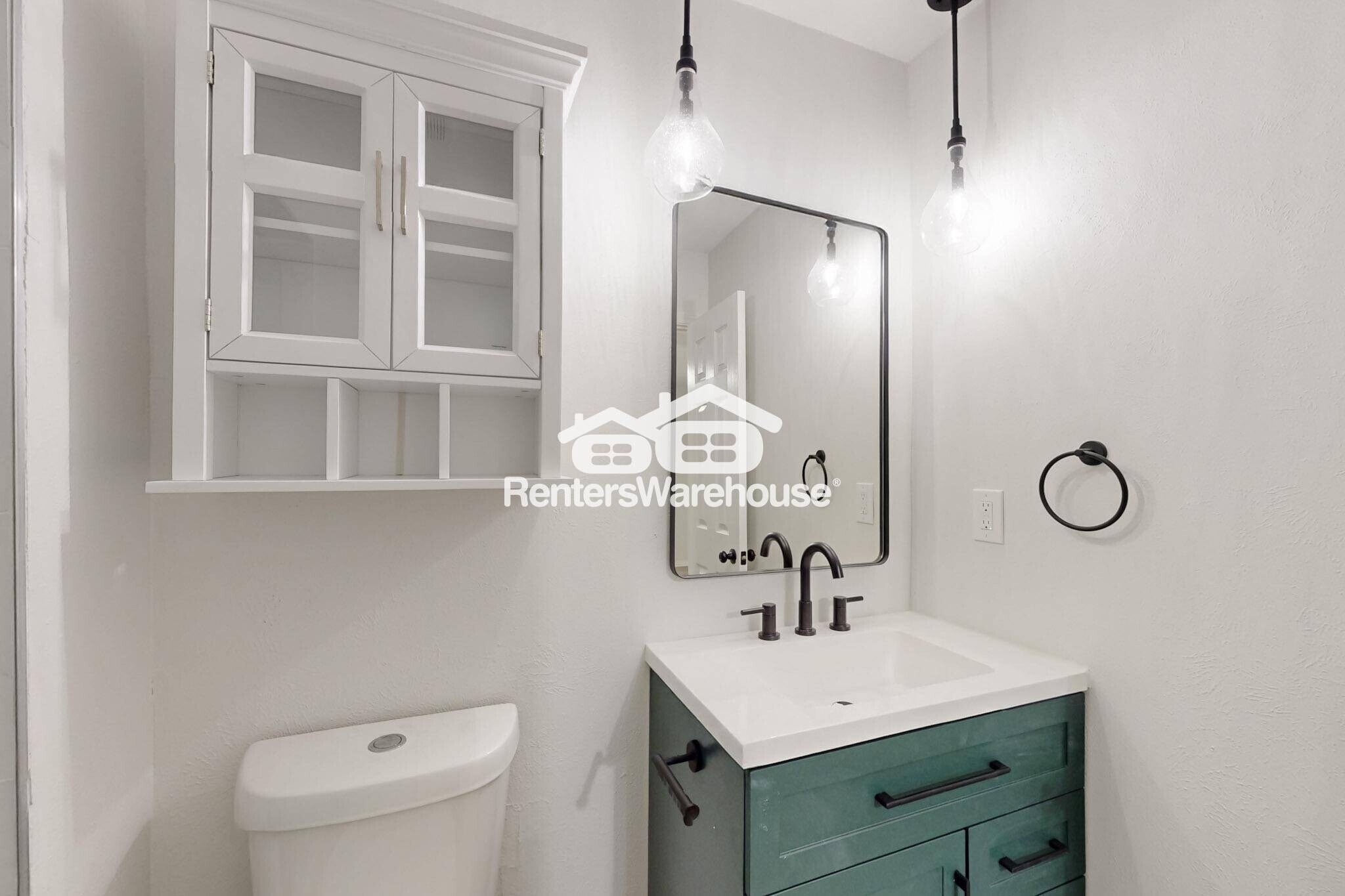 Building Photo - 6407 Green Oaks Dr
