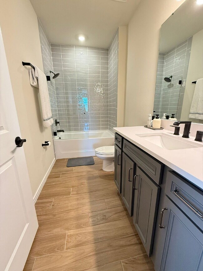 Building Photo - "Spacious 3-Bedroom Home in St. Cloud with...