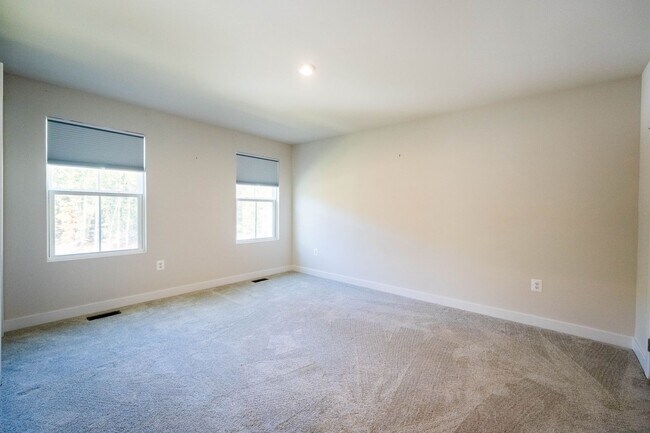 Building Photo - Wonderful Rental in Village Oaks Community
