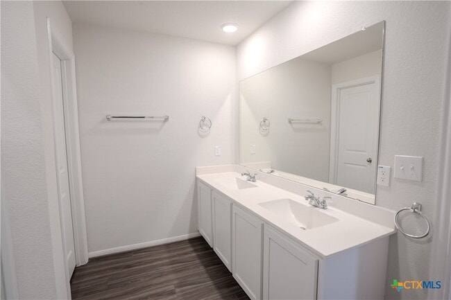 Building Photo - 141 Everglades Dr