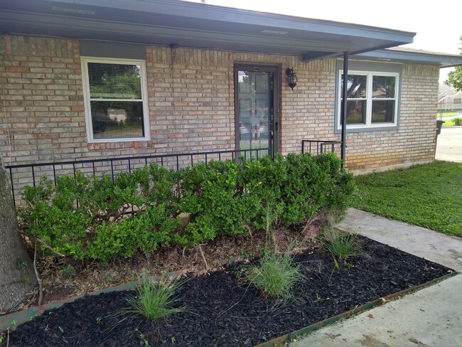 Covered patio - 329 Briarwood Dr