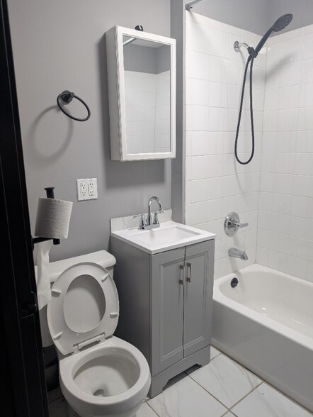 Building Photo - 1221 S Avers Ave