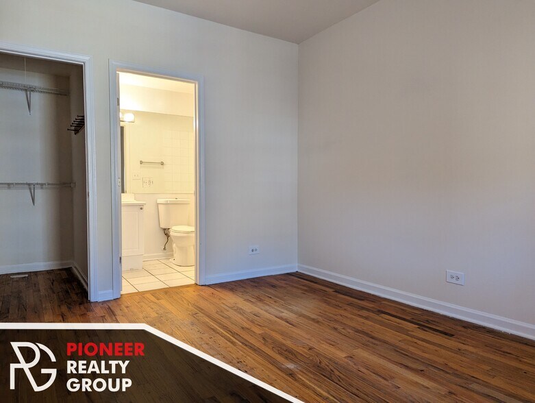 Building Photo - 914 W Dakin St