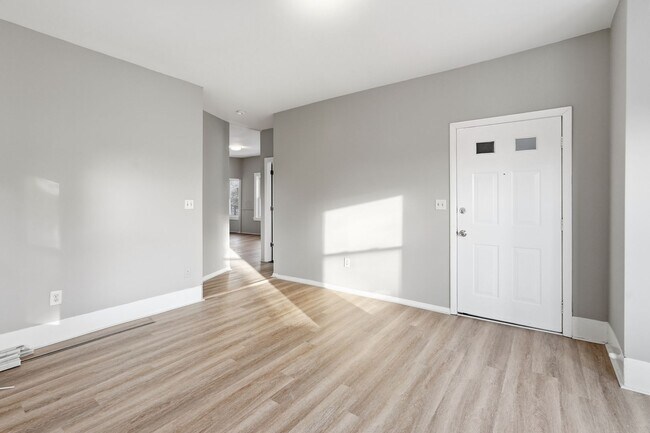 Building Photo - 47 Fox St