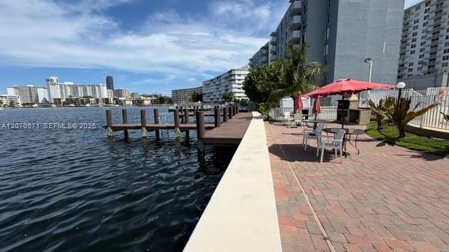 Building Photo - 450 Golden Isles Dr