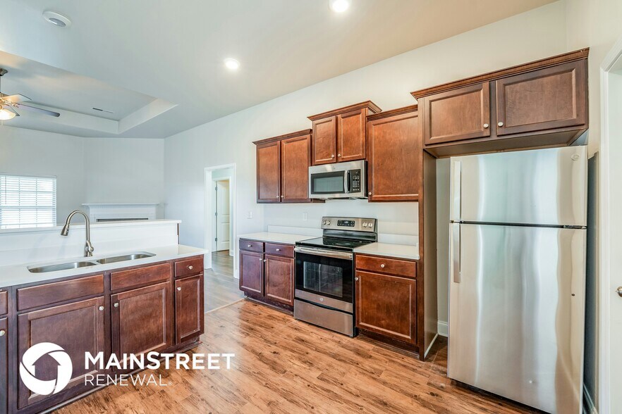 Building Photo - 950 Brookhaven Dr