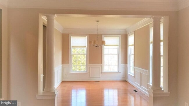 Building Photo - 43649 Riverpoint Dr