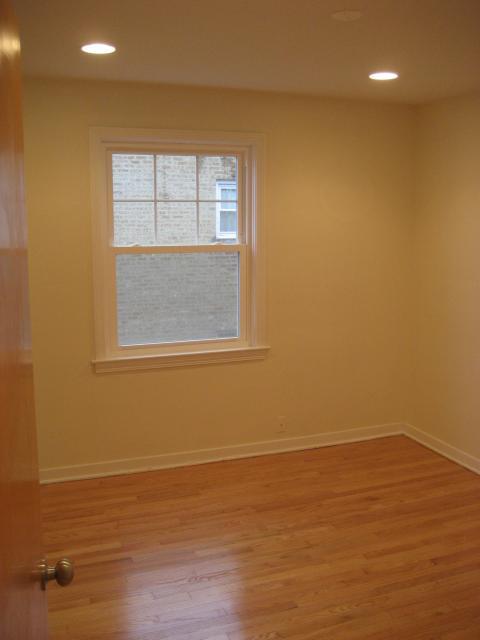 Building Photo - 2 bedroom in Skokie IL 60077