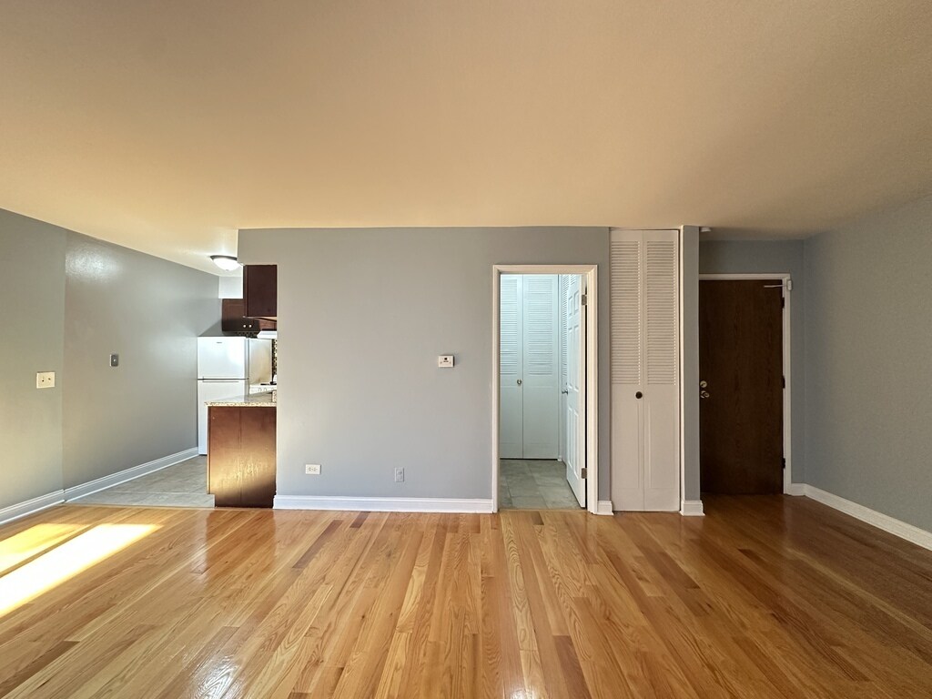 Building Photo - 5820 N Sheridan Rd