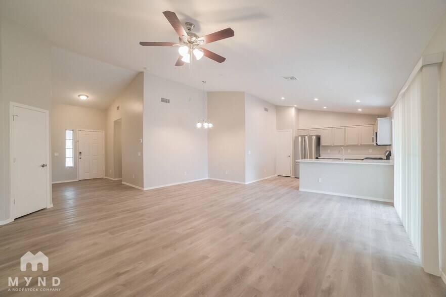 Building Photo - 2236 S 82nd Ln