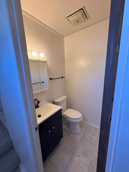 Building Photo - 98-1384 Nola St
