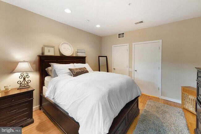 Building Photo - 934 N 3rd St