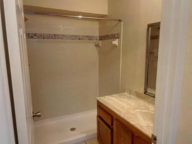 Building Photo - 4027 Versailles Dr