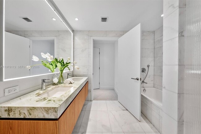 Building Photo - 500 Alton Rd