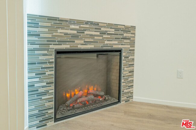 Building Photo - 124 W Colorado St