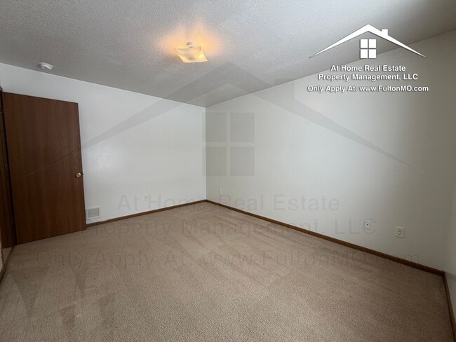 Building Photo - Gates Boulevard 2629–2631 Duplex