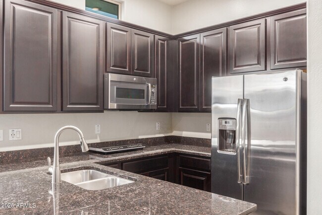 Building Photo - 6251 E Bramble Berry Ln