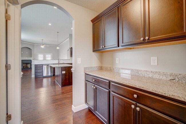 Building Photo - 732 Shelburne Ln