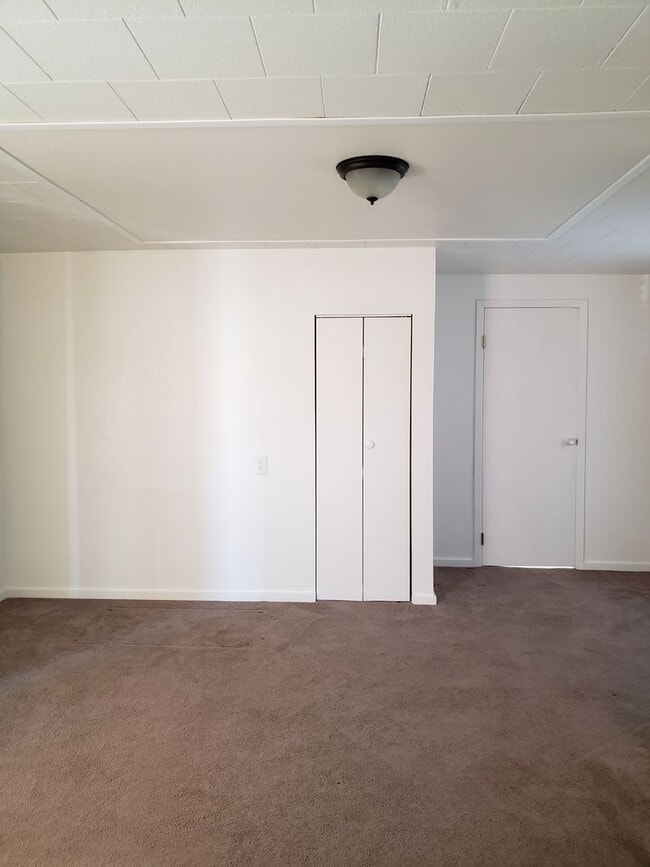 Building Photo - 2+ Bedroom, 2 bathroom Charming Home Available!