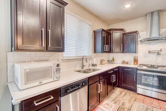 Building Photo - 4716 Christian Azcarate St