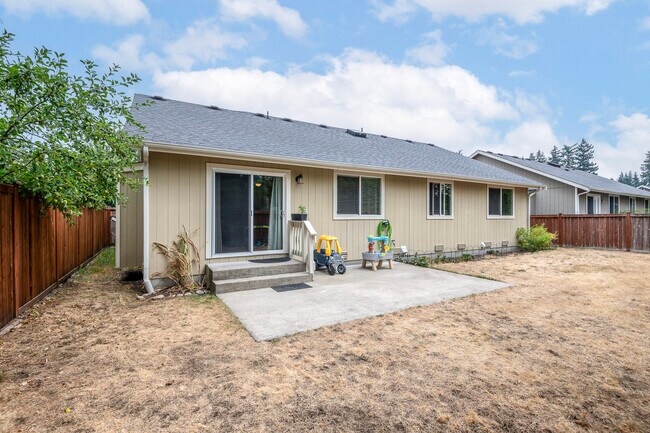 Building Photo - 15815 Yelm Terra Way SE