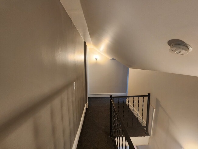 Building Photo - Charming 3 Bedroom Character home.