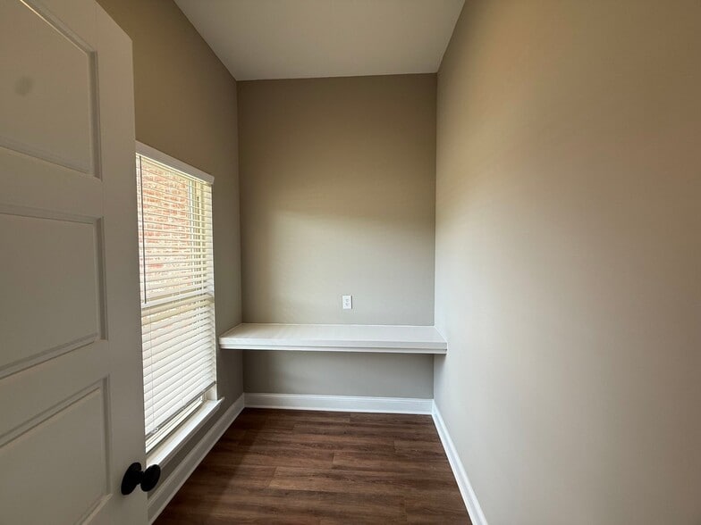 Building Photo - 116 Madisonville Dr