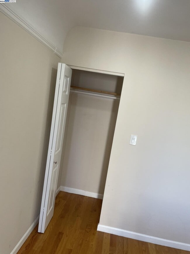 Building Photo - 586 39th Ave