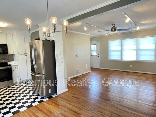 Building Photo - 633 White St