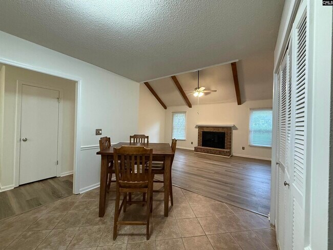 Building Photo - 104 Tee Ct