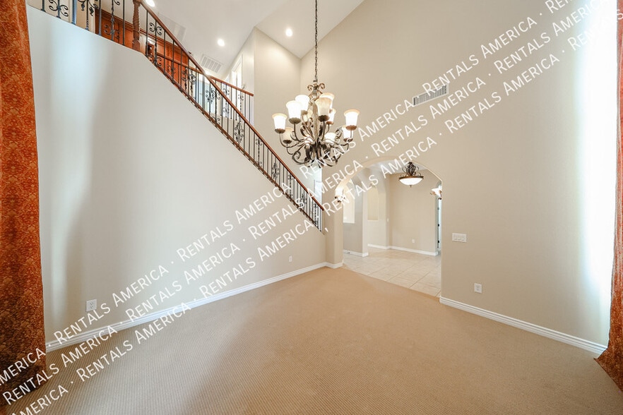 Building Photo - 2351 E Azalea Dr