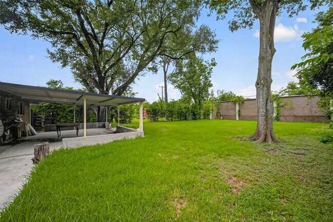 Building Photo - 5803 Greencraig Dr