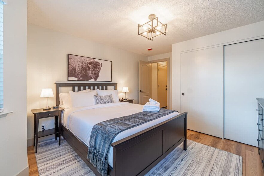 Building Photo - 1059 Chesterfield Ct